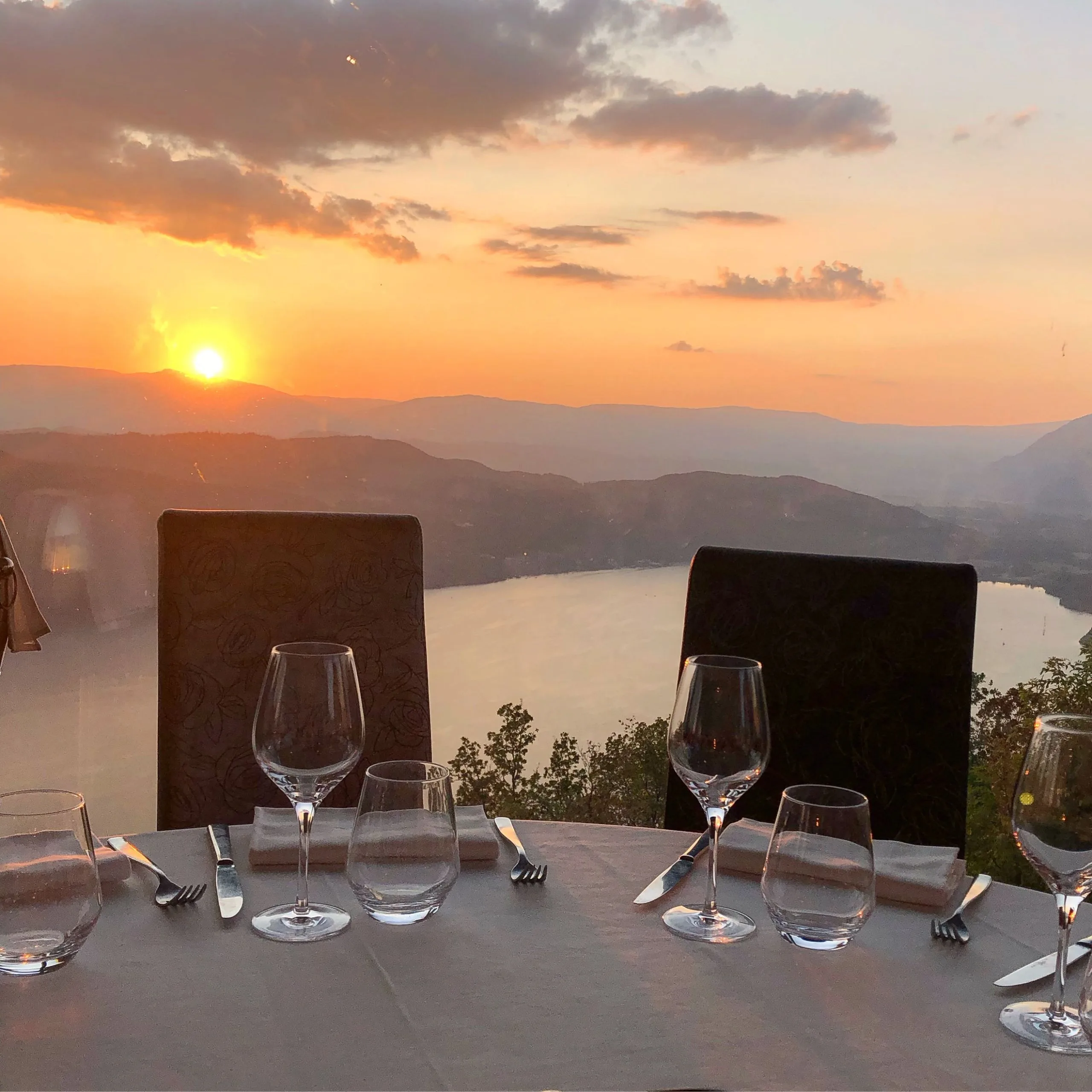 Annecy-Genève-Geneve-Lyon-Bugey-Bugeysud-Ain-France-gites-gite-gîtes-gîte-les gites de sarah et Claude-pet-pet friendly-dog-cat-zen-nature-guest house-vacances-vacance-grand colombier-Le grand colombier-lesgitesdesarahetclaude