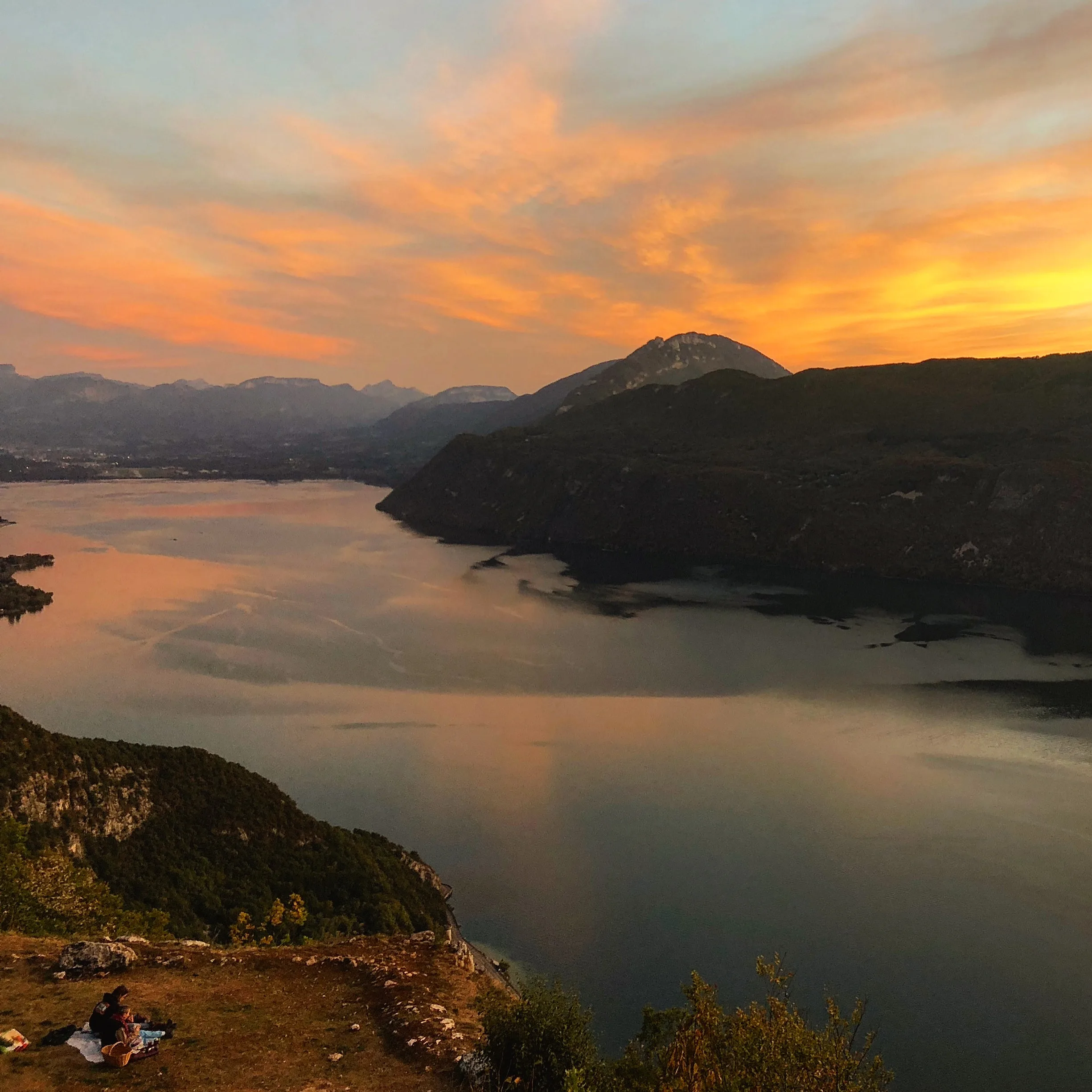 Annecy-Genève-Geneve-Lyon-Bugey-Bugeysud-Ain-France-gites-gite-gîtes-gîte-les gites de sarah et Claude-pet-pet friendly-dog-cat-zen-nature-guest house-vacances-vacance-grand colombier-Le grand colombier-lesgitesdesarahetclaude