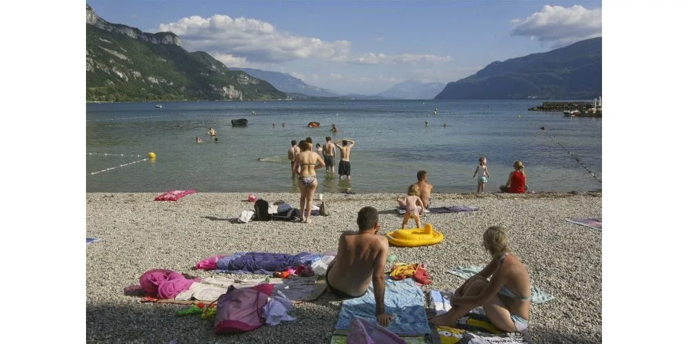 Annecy-Genève-Geneve-Lyon-Bugey-Bugeysud-Ain-France-gites-gite-gîtes-gîte-les gites de sarah et Claude-pet-pet friendly-dog-cat-zen-nature-guest house-vacances-vacance-grand colombier-Le grand colombier-lesgitesdesarahetclaude